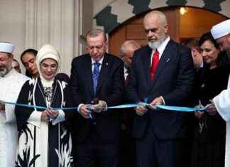 Emine Erdoğan Shares Photo of Namazgah Mosque news-11102024-054736