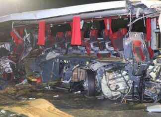 Bus Collides with Truck in Denizli: Fatalities and Injuries Reported – Sözcü Newspaper news-03122024-101041