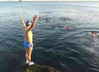 black-sea-daredevils-spark-trend-of-winter-swimming