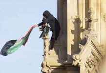 Protester Ends Protest at Big Ben in UK with Palestinian Flag – Latest World News protester-ends-protest-at-big-ben-in-uk-with-palestinian-flag-latest-world-news