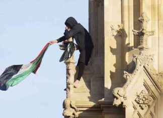 Protester Ends Protest at Big Ben in UK with Palestinian Flag – Latest World News protester-ends-protest-at-big-ben-in-uk-with-palestinian-flag-latest-world-news
