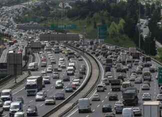 Istanbul Traffic Congestion Rises to 83% stanbul-traffic-congestion-rises-to-83