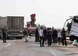 TIR crash into passenger bus in Bilecik, injuries reported tr-crash-into-passenger-bus-in-bilecik-injuries-reported