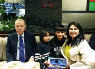 President Erdogan chats with citizens at a cafe president-erdogan-chats-with-citizens-at-a-cafe